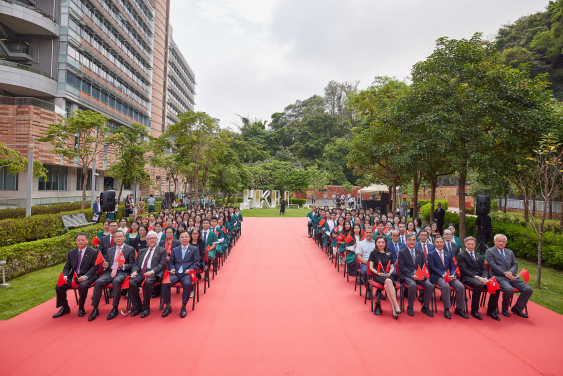 香港大學舉行升旗儀式慶祝中華人民共和國成立七十四周年